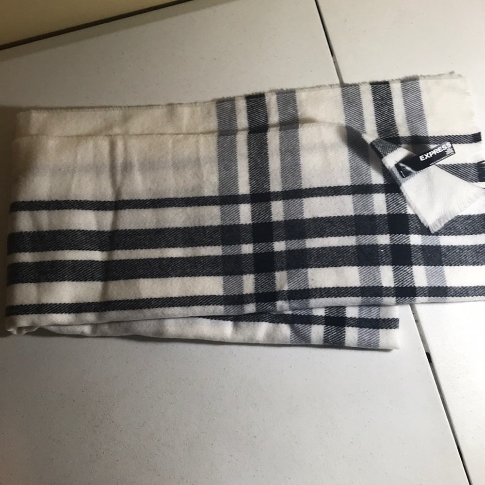 Express scarve